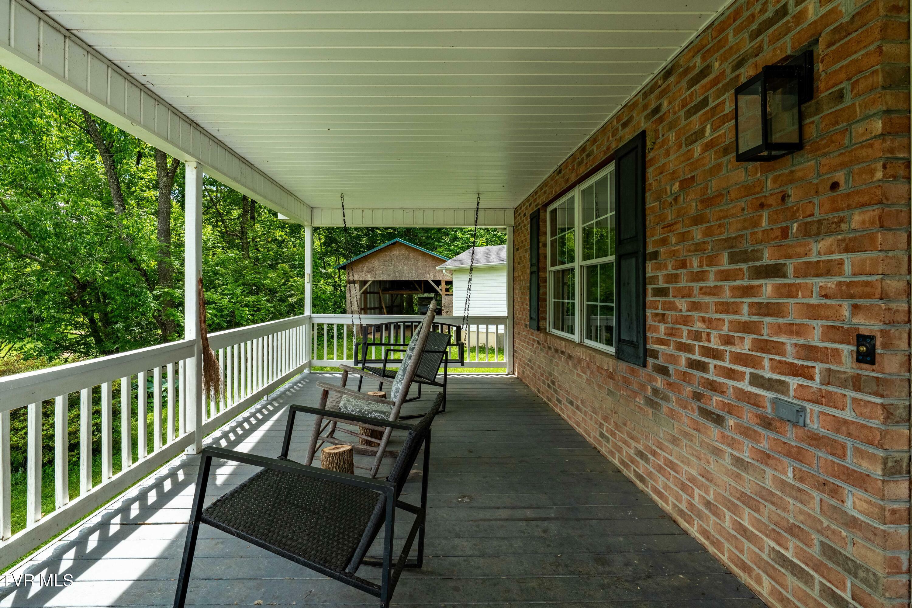 Property Photo: 402 Crabtree Road TN 37687