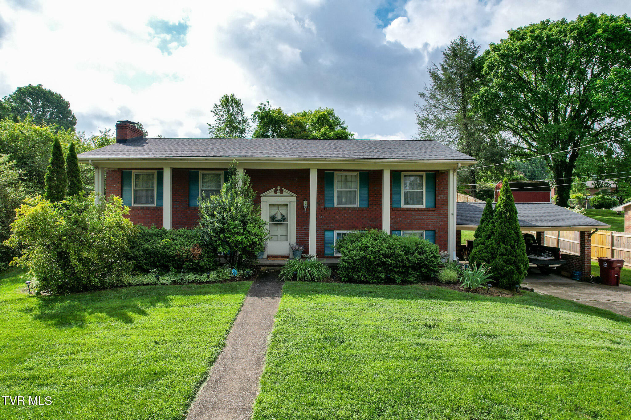 Property Photo:  523 Ravenwood Drive  TN 37604 