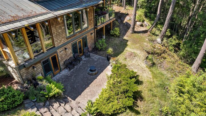 Property Photo: 260 Little Mountain Rd BC V8K 2L4