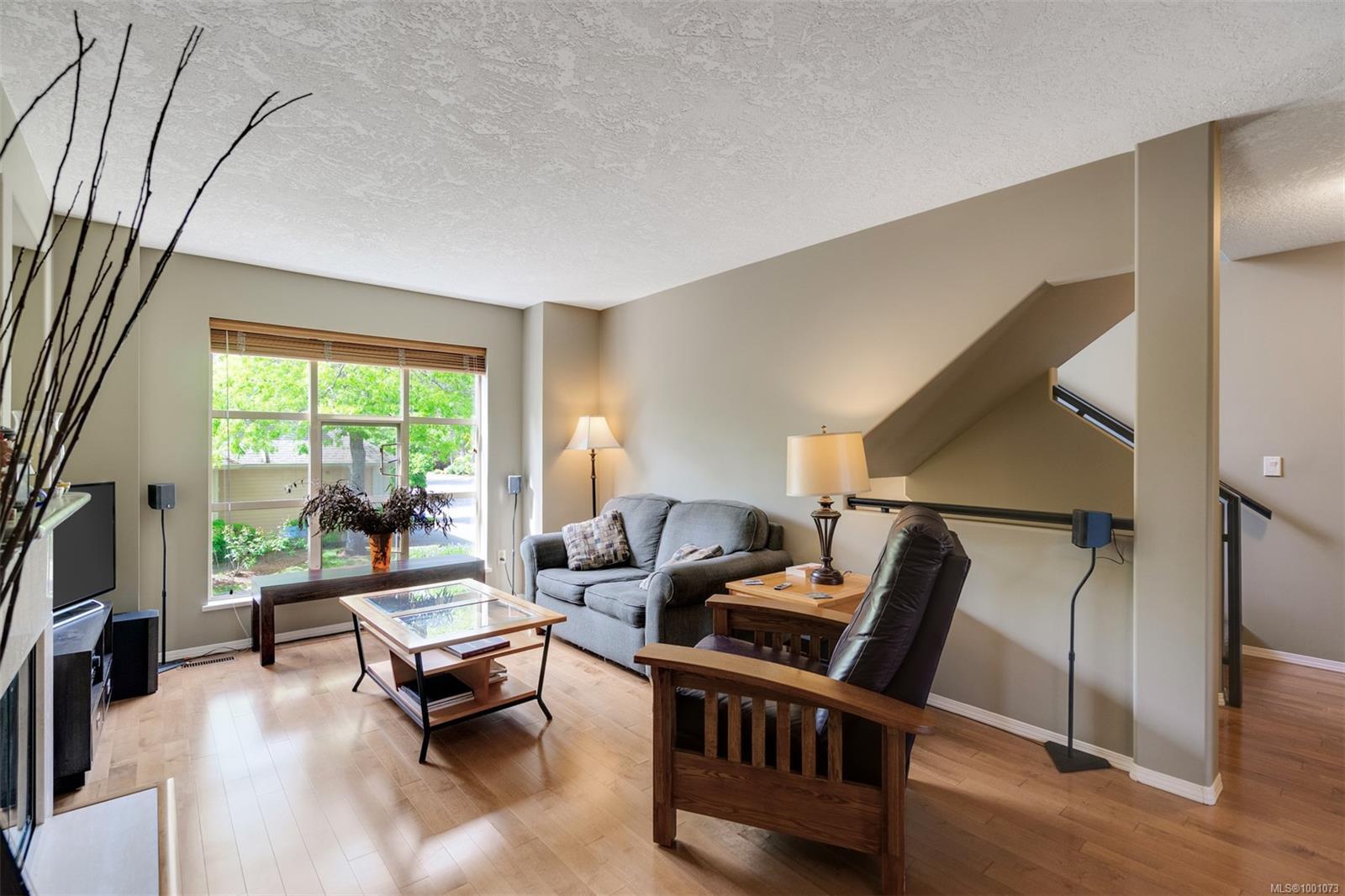 Photo de la propriété:  510 Marsett Pl 102  BC V8Z 7J1 