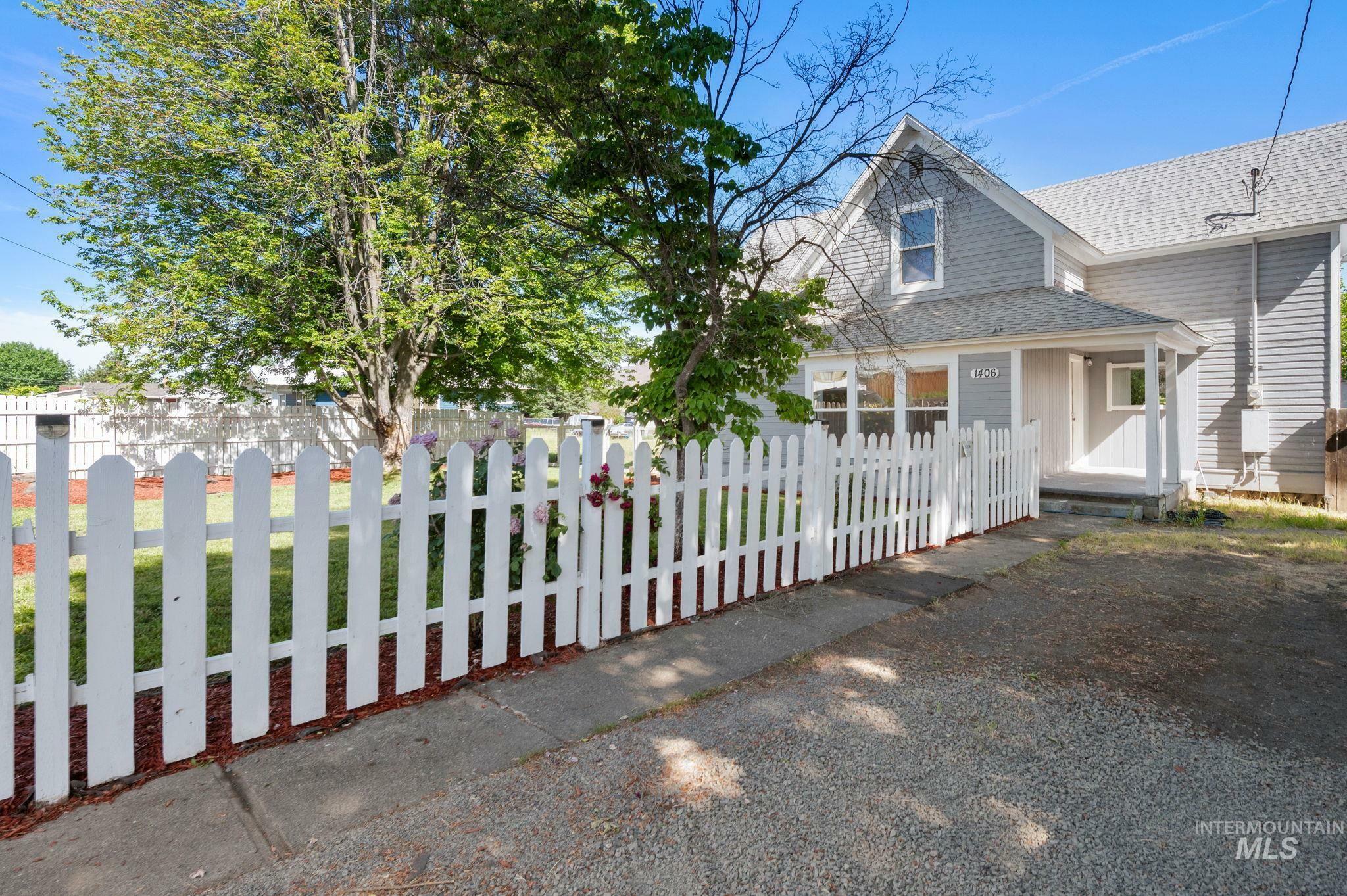 Property Photo: 1406 Libby Street WA 99403