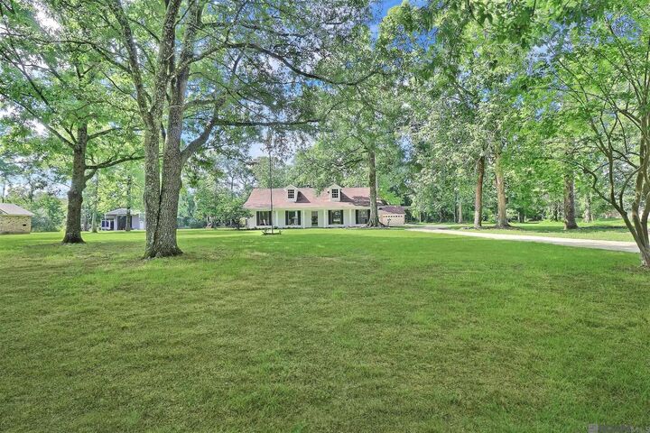Property Photo:  8140 Evergreen Dr  LA 70726 