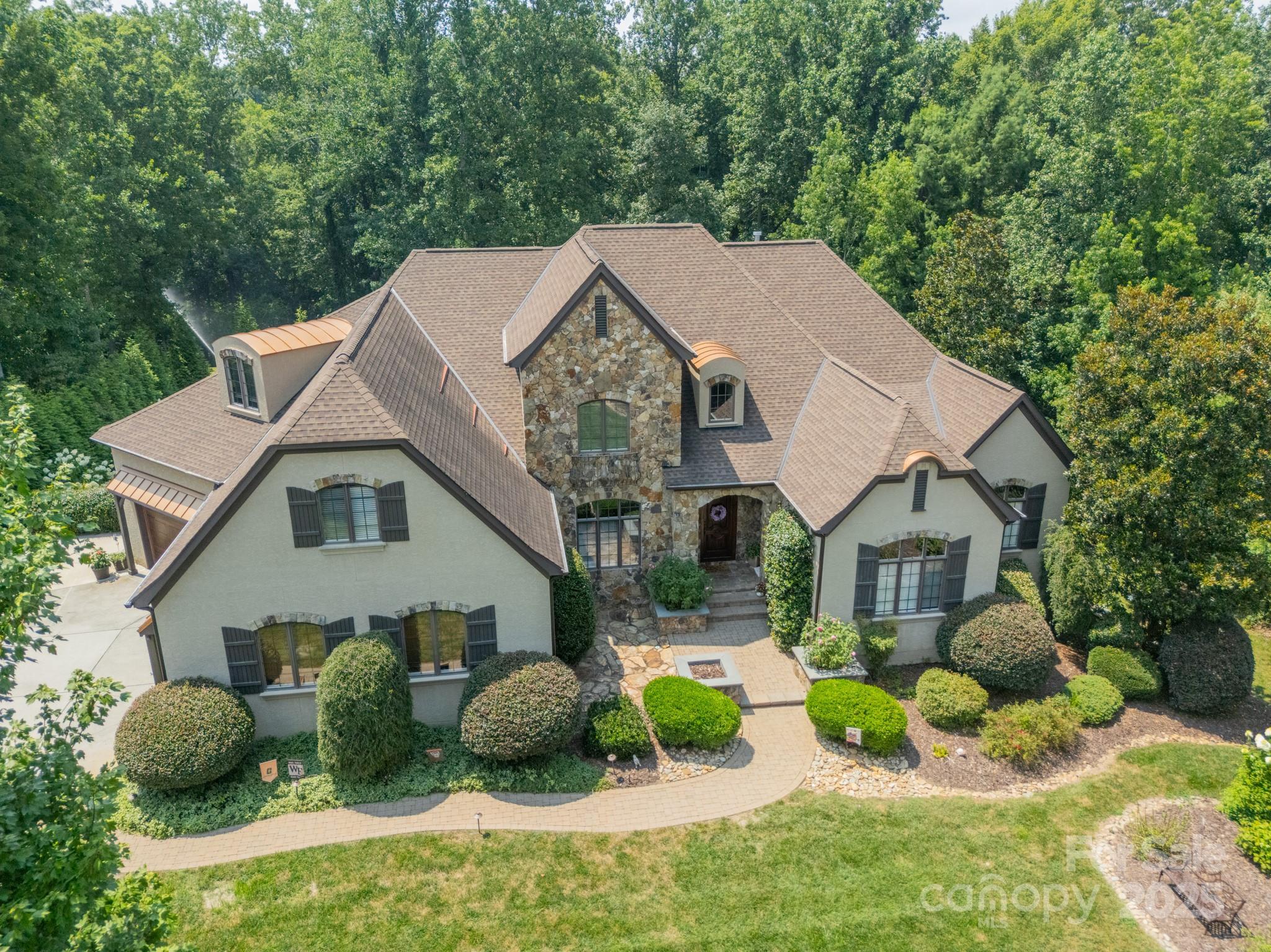 Property Photo: 1032 Seminole Drive NC 28173