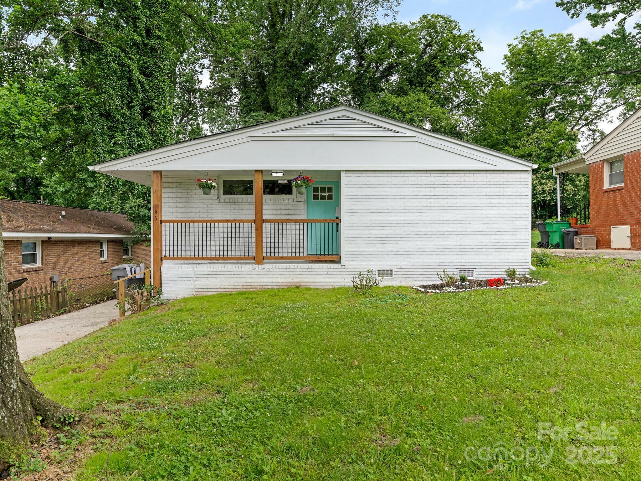 Property Photo: 1831 Erie Street NC 28216