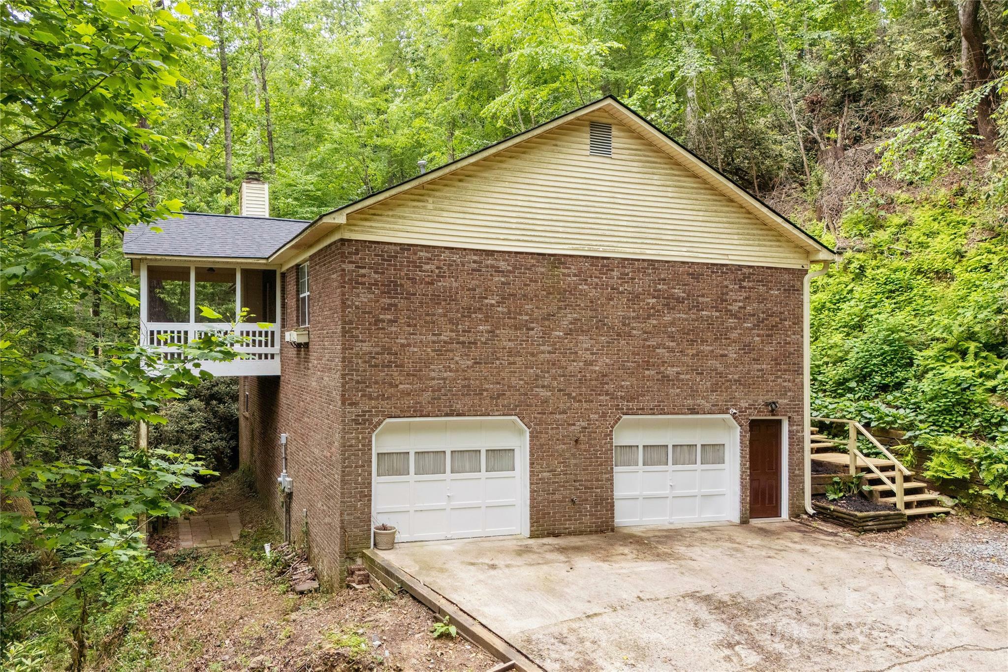 Property Photo: 608 Surrey Glen Circle NC 28739