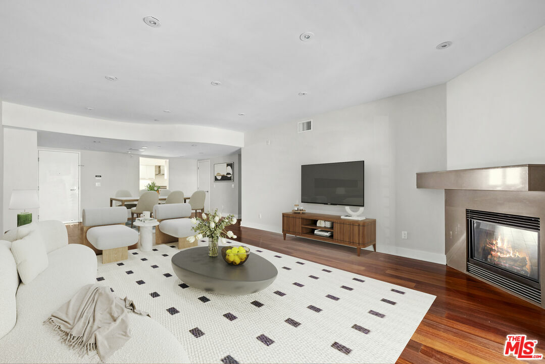 8788 Shoreham Dr  West Hollywood CA 90069 photo