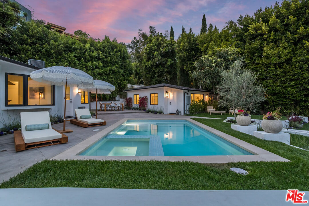 Property Photo: 8819 Evanview Dr CA 90069