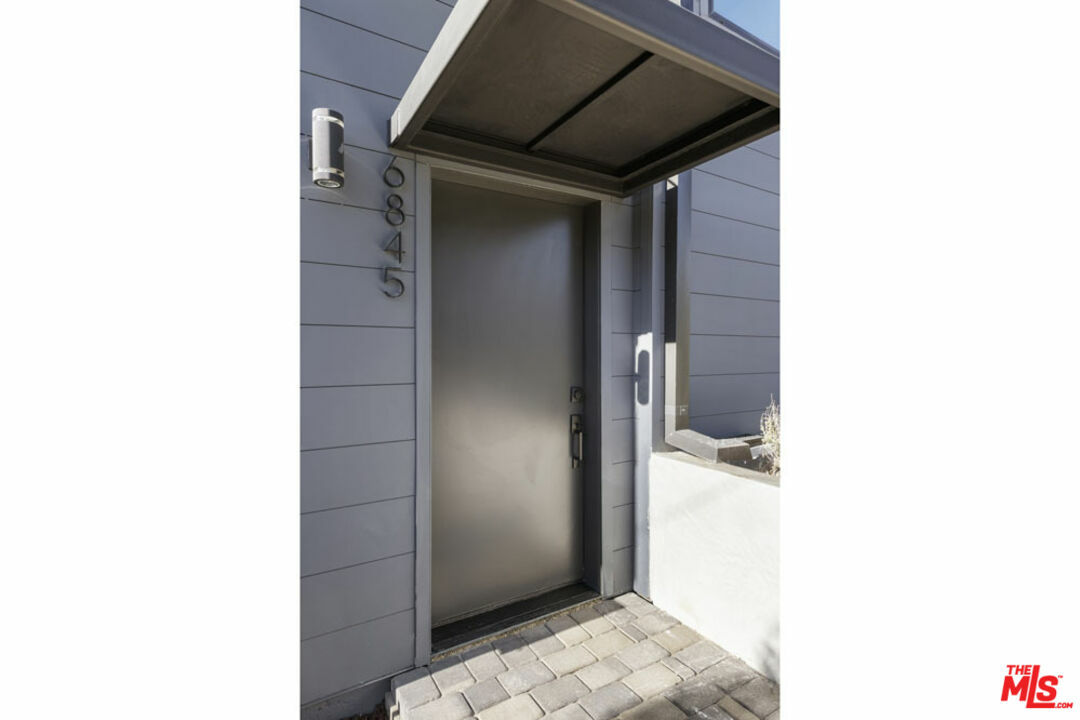 Property Photo:  6845 N Figueroa St  CA 90042 