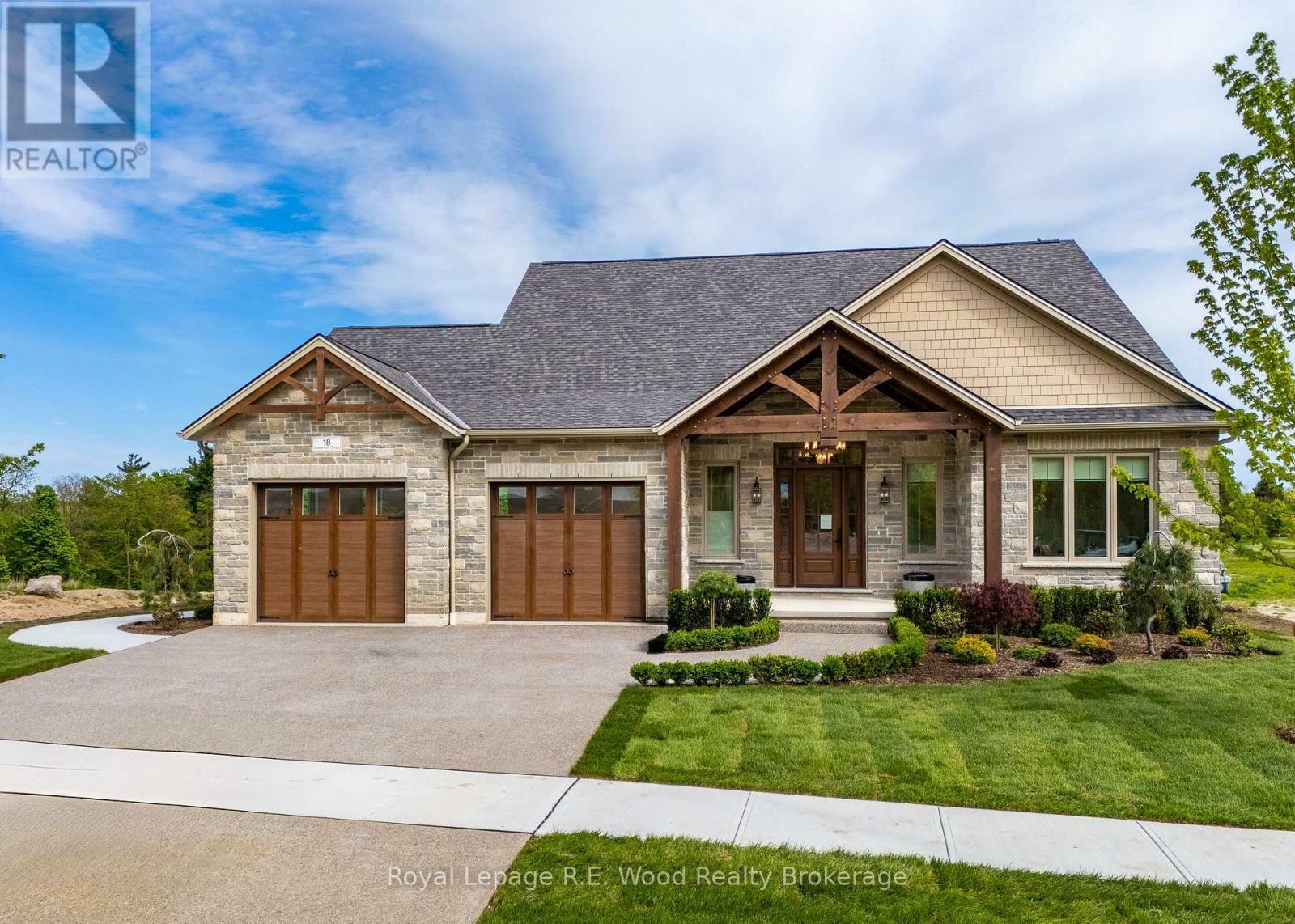 Property Photo:  18 Greenhill Drive  ON N4G 2K6 