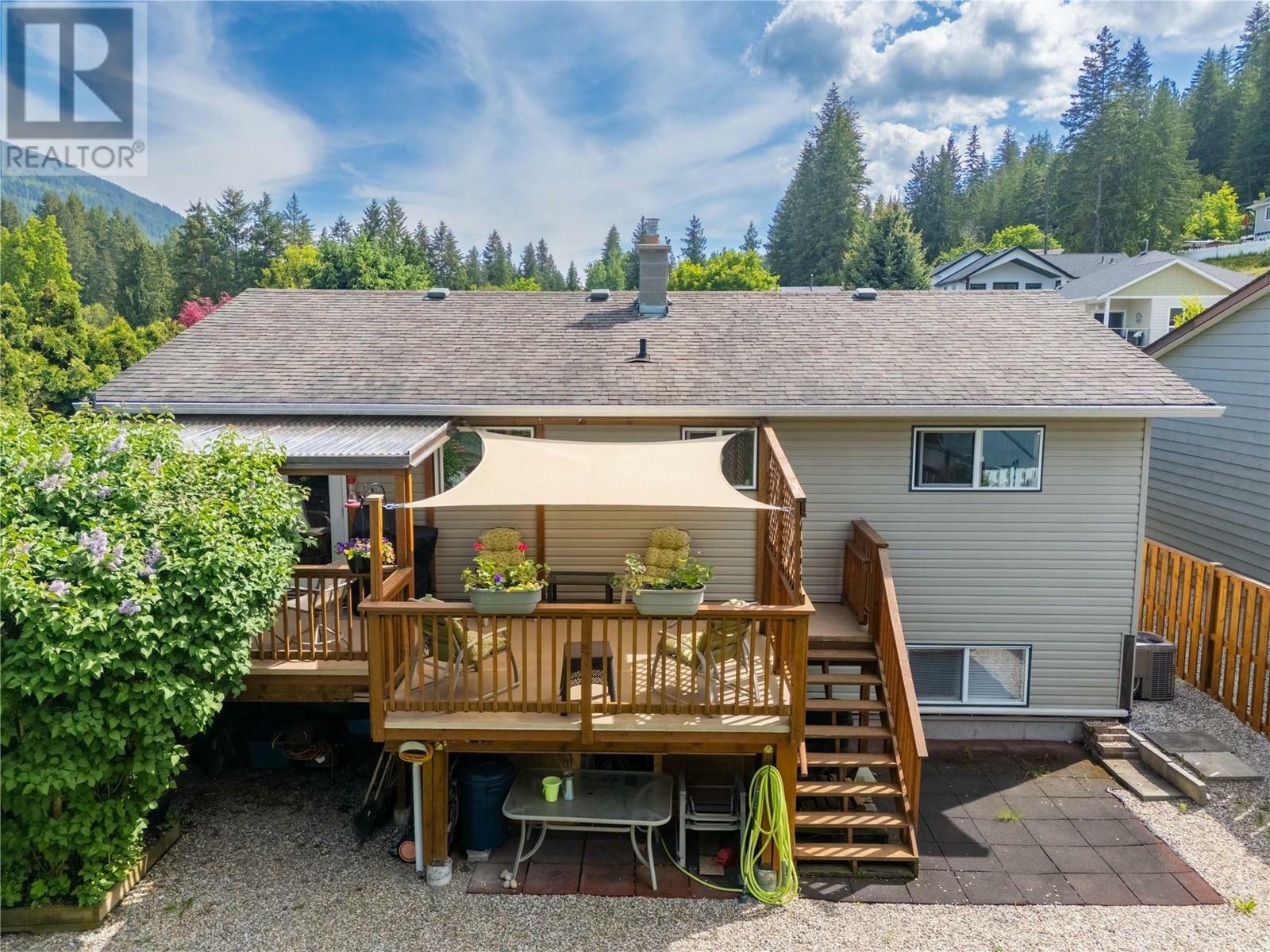 Property Photo: 4651 71 Avenue Northeast BC V0E 1K0