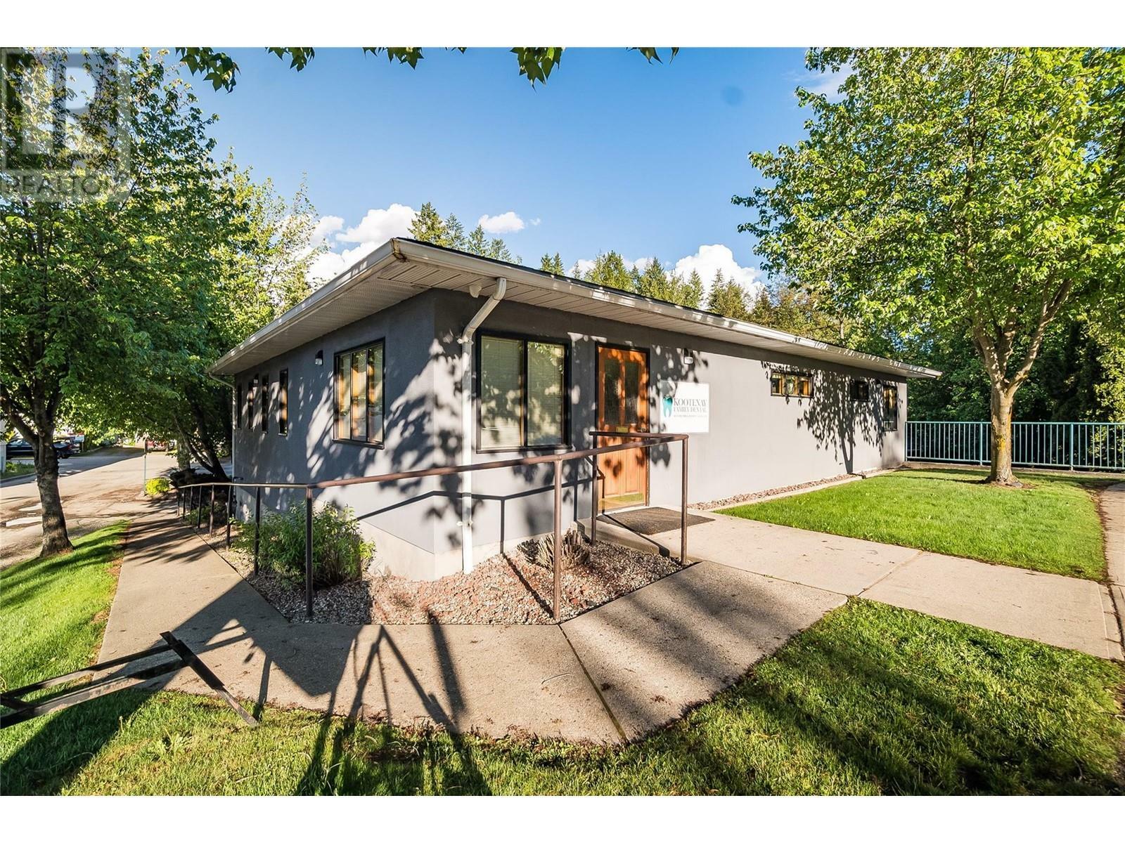 663 Columbia Avenue  Castlegar BC V1N 1H1 photo