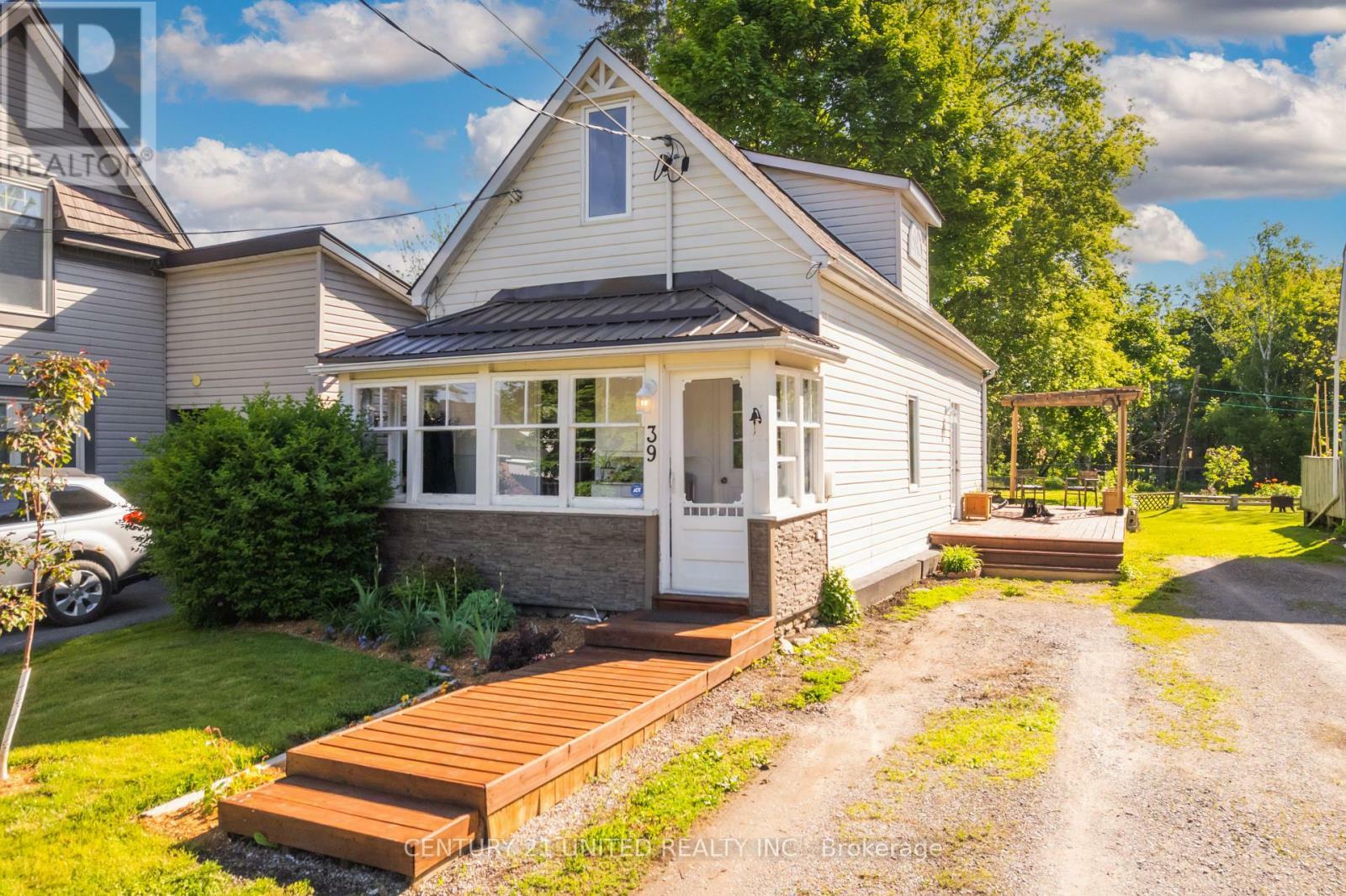 Property Photo: 39 Raglan Street South ON K0L 1L0