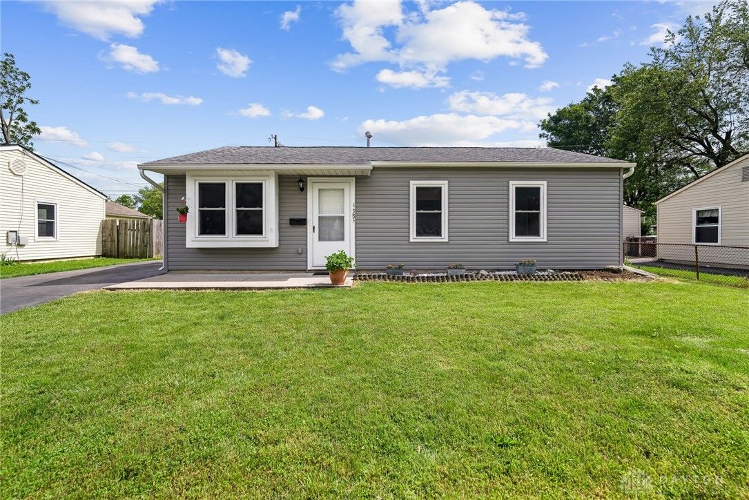 Property Photo:  1385 Kylemore Drive  OH 45385 