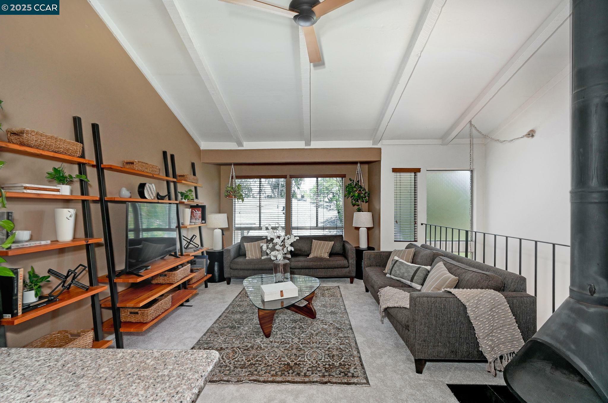Property Photo: 433 Ridgeview Dr CA 94523