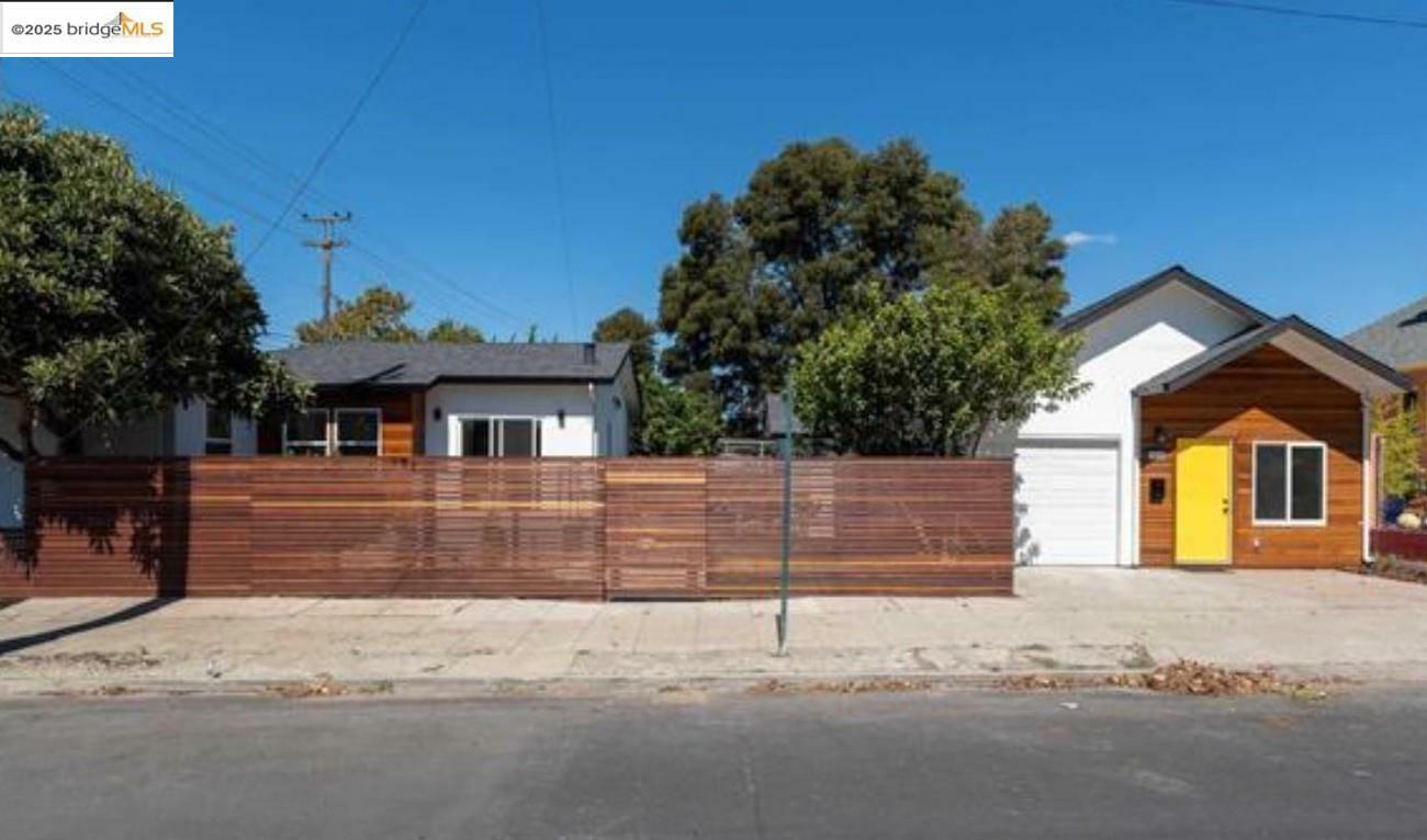 Property Photo: 1026 43rd St CA 94608