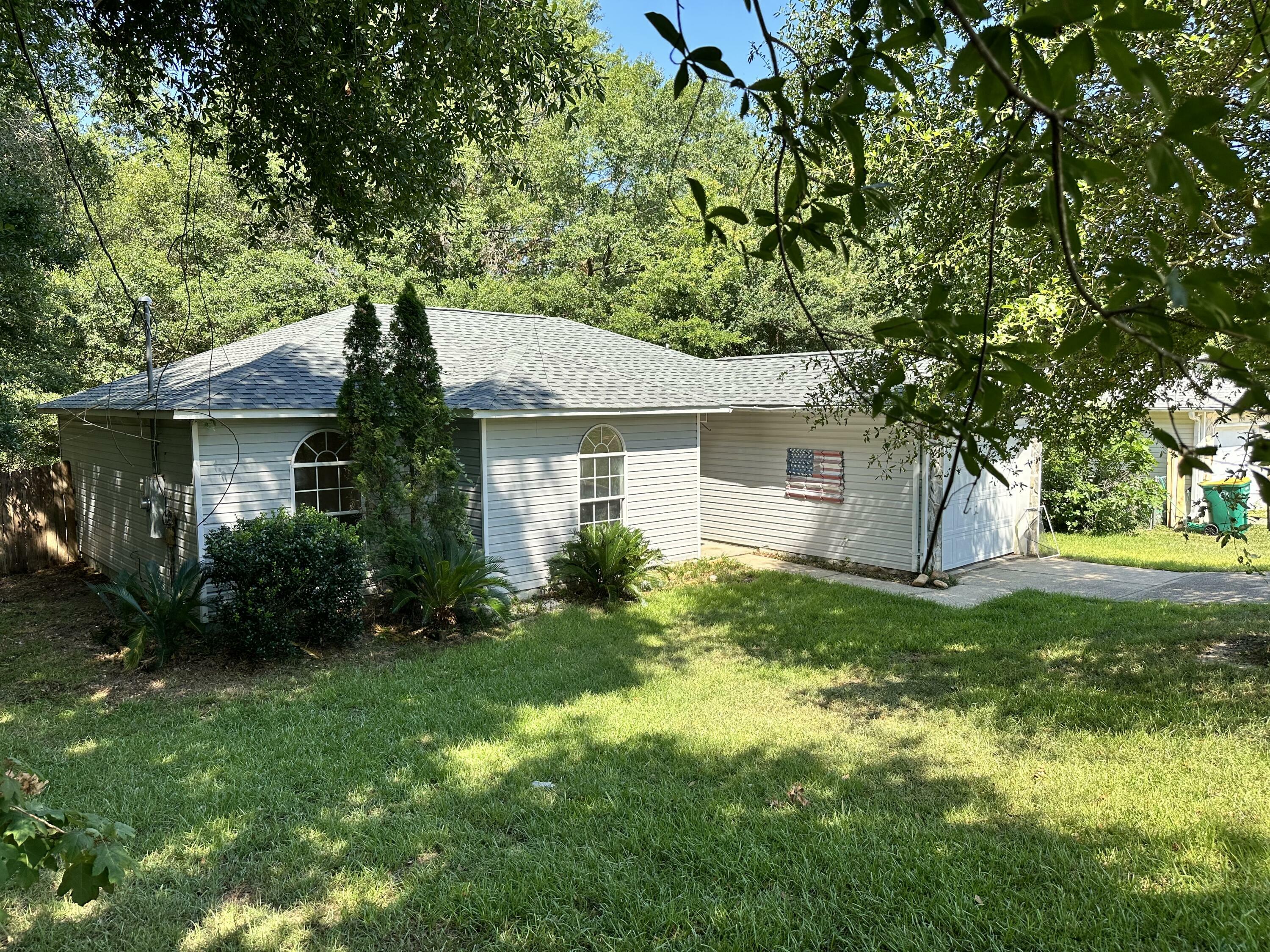Property Photo: 2987 Windsor Circle FL 32539