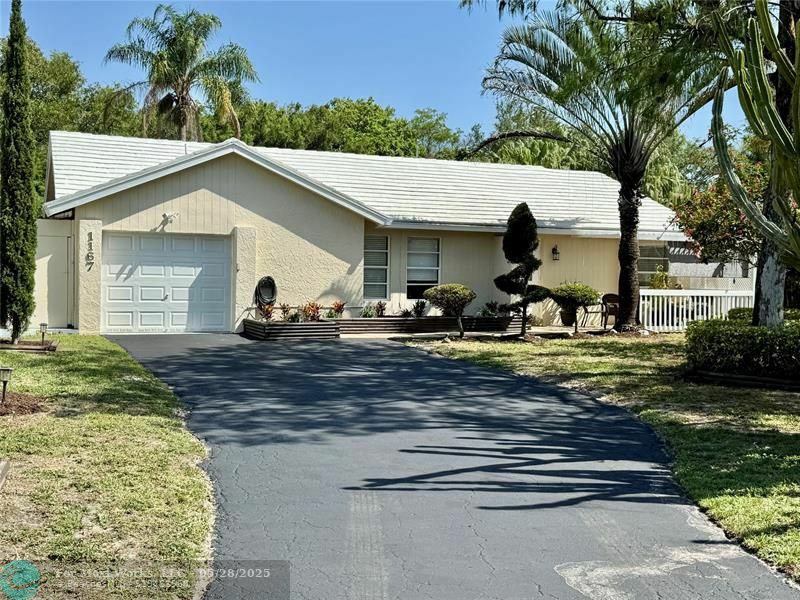Property Photo: 1167 NW 90th Ln FL 33071