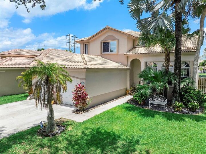 Property Photo:  466 E Royal Cove Cir  FL 33325 