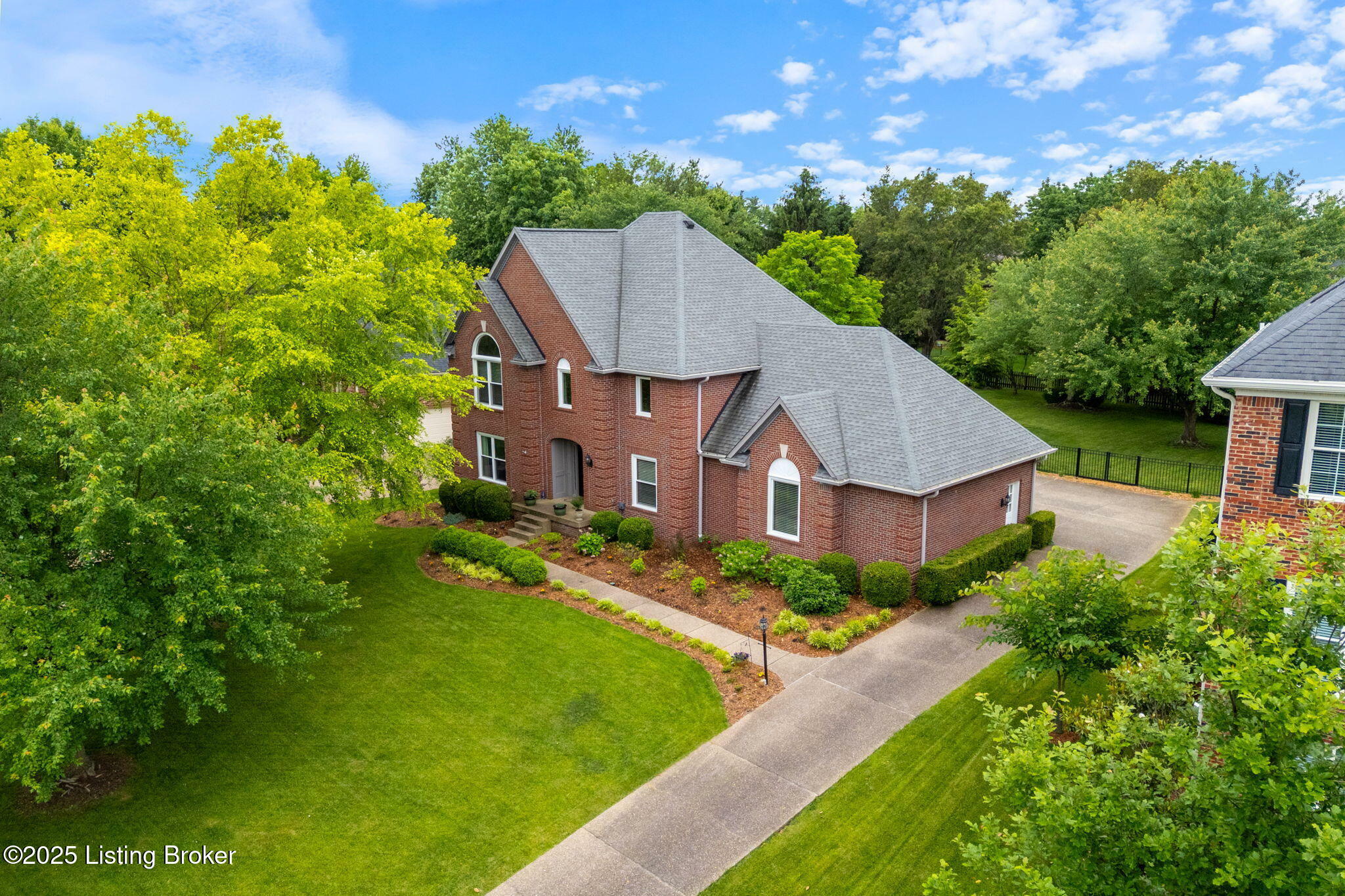 Property Photo: 3908 Keal Run Way KY 40241