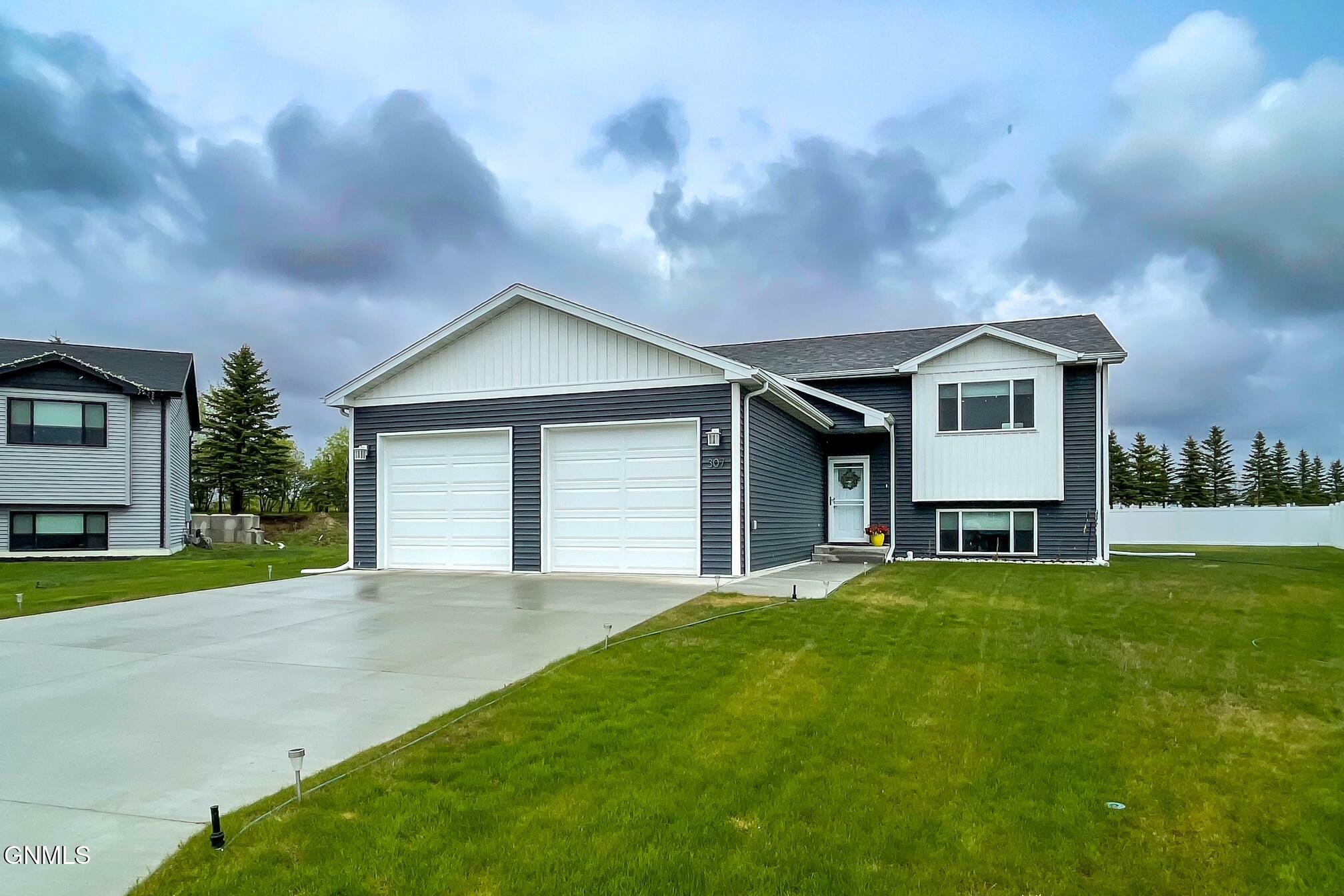 Property Photo: 307 7th Avenue SW ND 58785