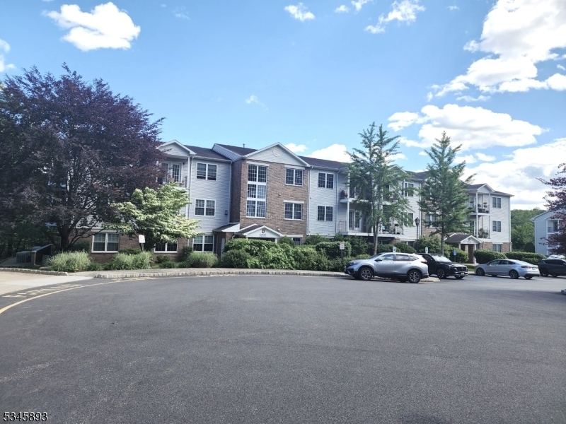 Property Photo:  42 Mountainview Ct 42  NJ 07457 