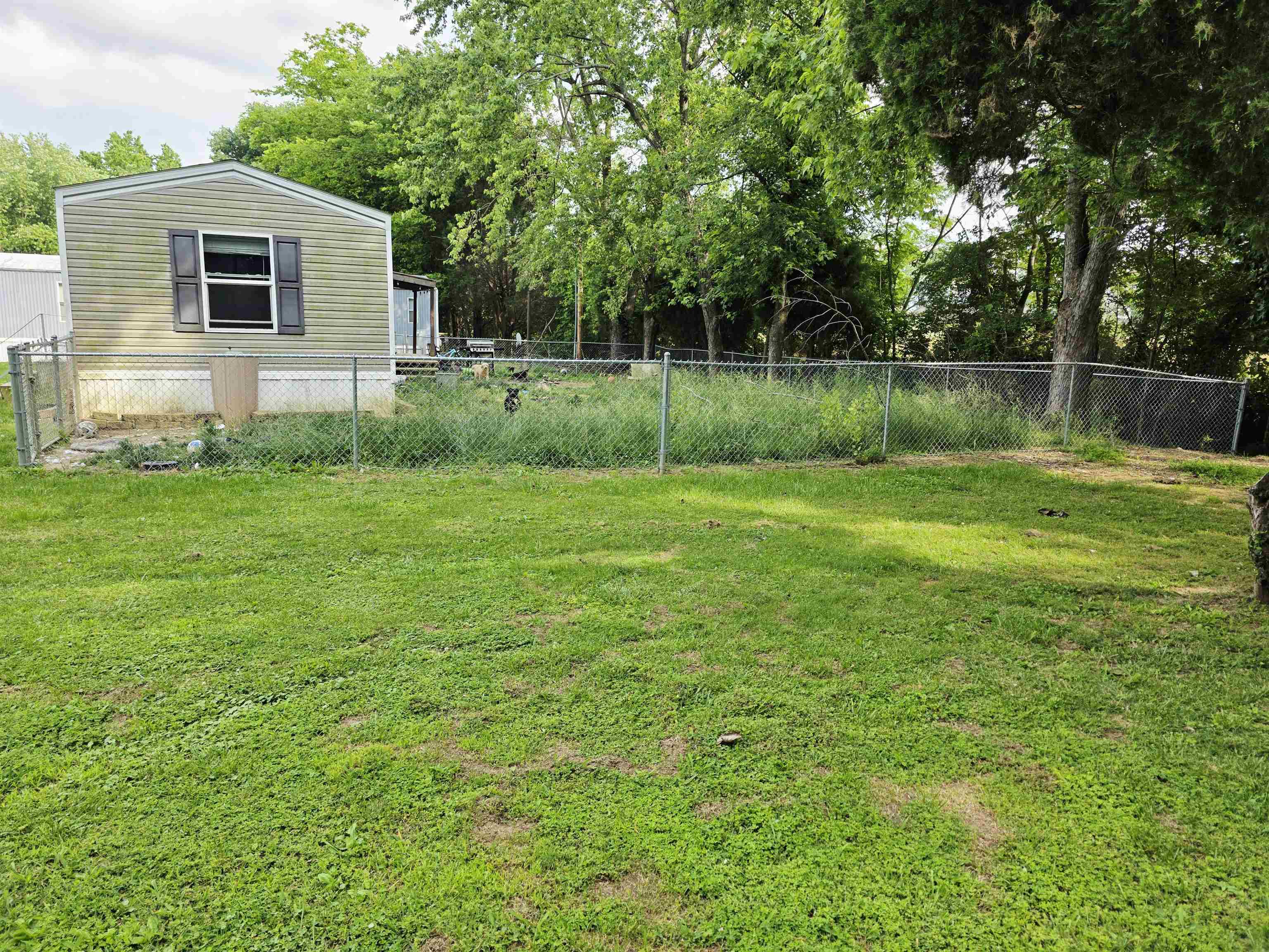 Property Photo: 608 Graves Dr KY 42420