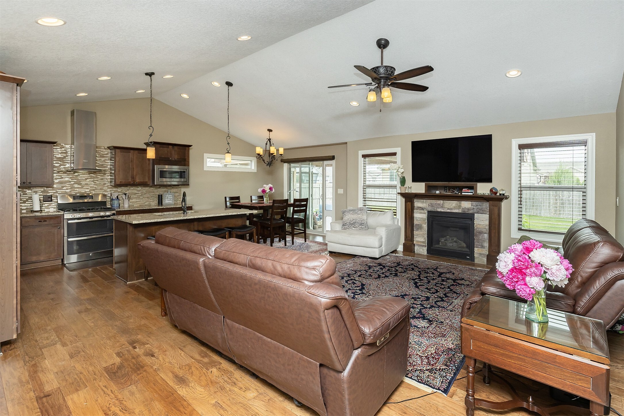 Property Photo:  565 NE Bowman Drive  IA 50263 