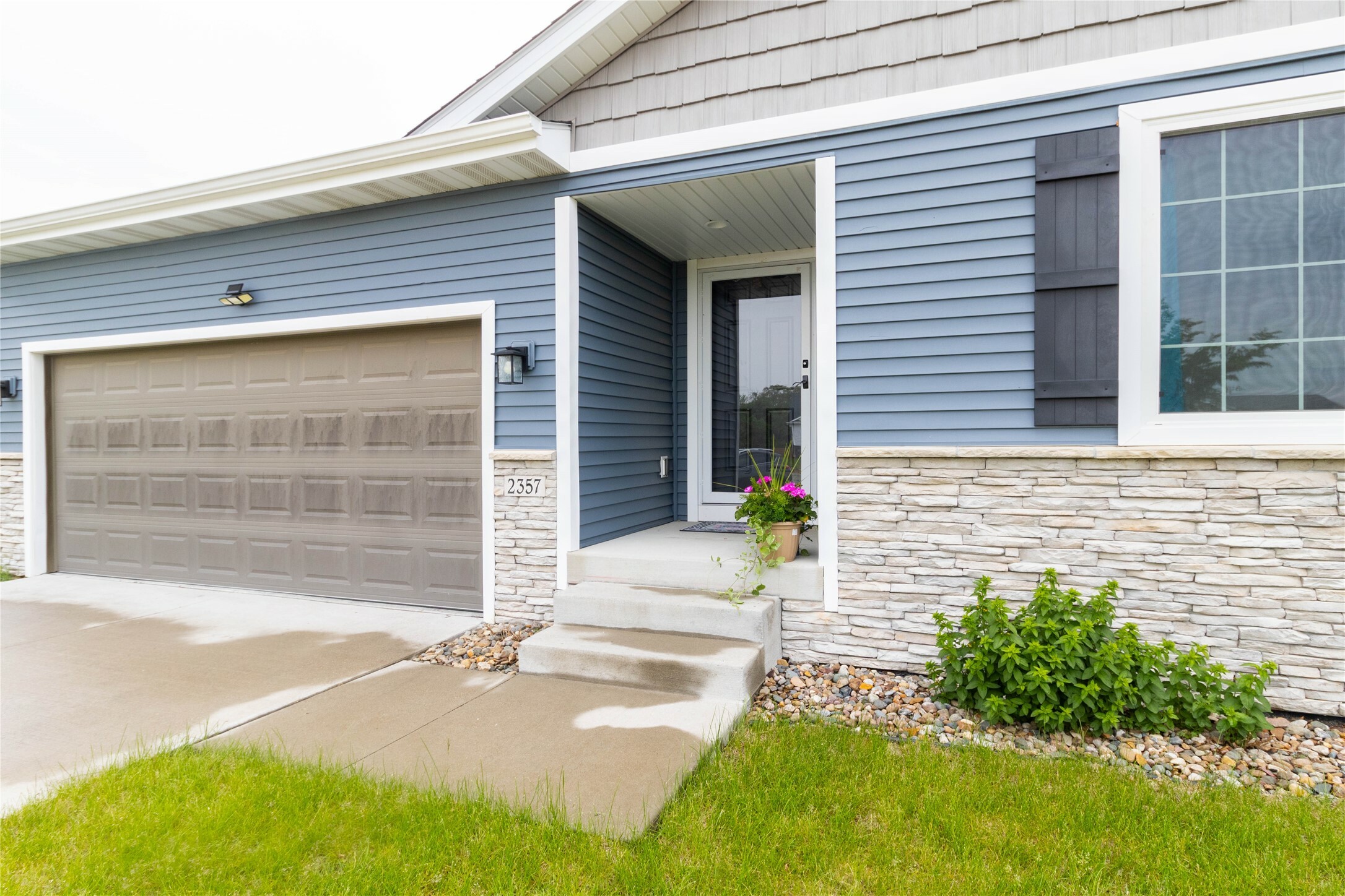 Property Photo: 2357 Shadow Creek Circle IA 50320