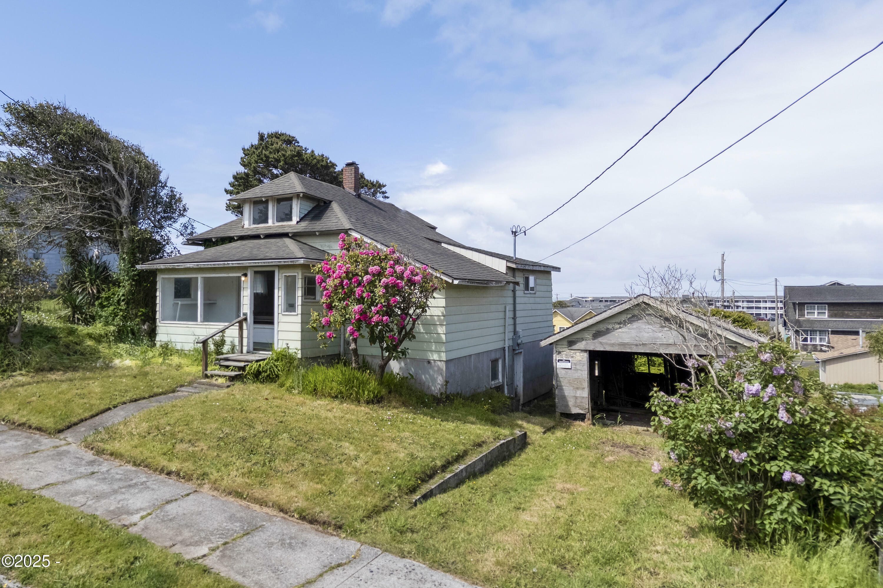 118 SW Brook Street  Newport OR 97365 photo