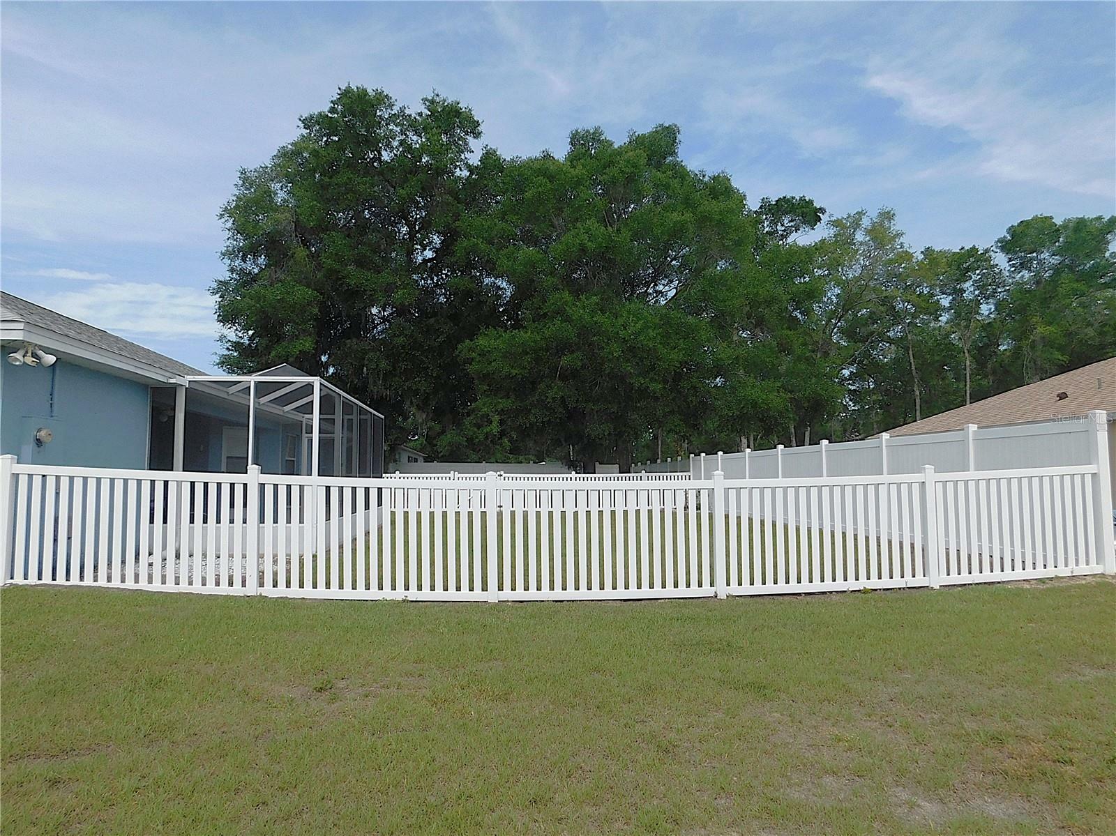 Property Photo: 2909 NE 25th Street FL 34470