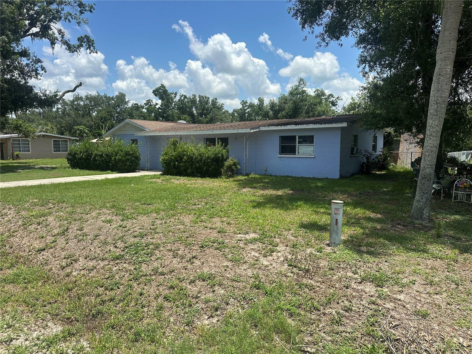 Property Photo: 708 N Johnson Avenue FL 34266