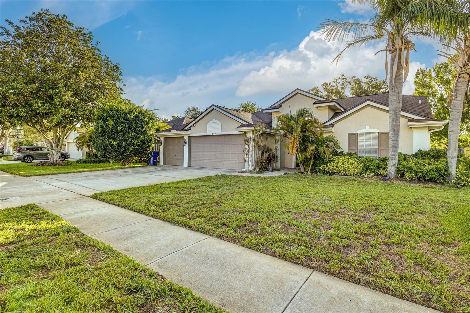 Property Photo: 447 Bridle Path Way FL 34688