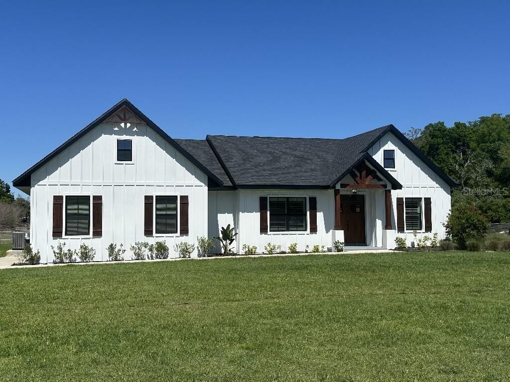 Property Photo: 112 Cr 532B FL 33513