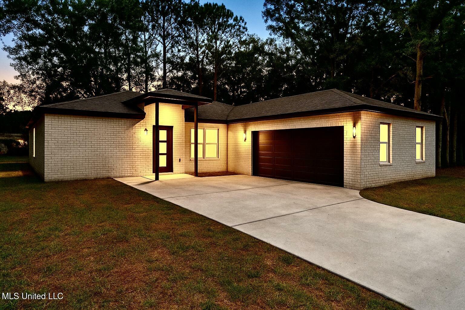 Property Photo:  1810 Bonsecur Cove  MS 39553 