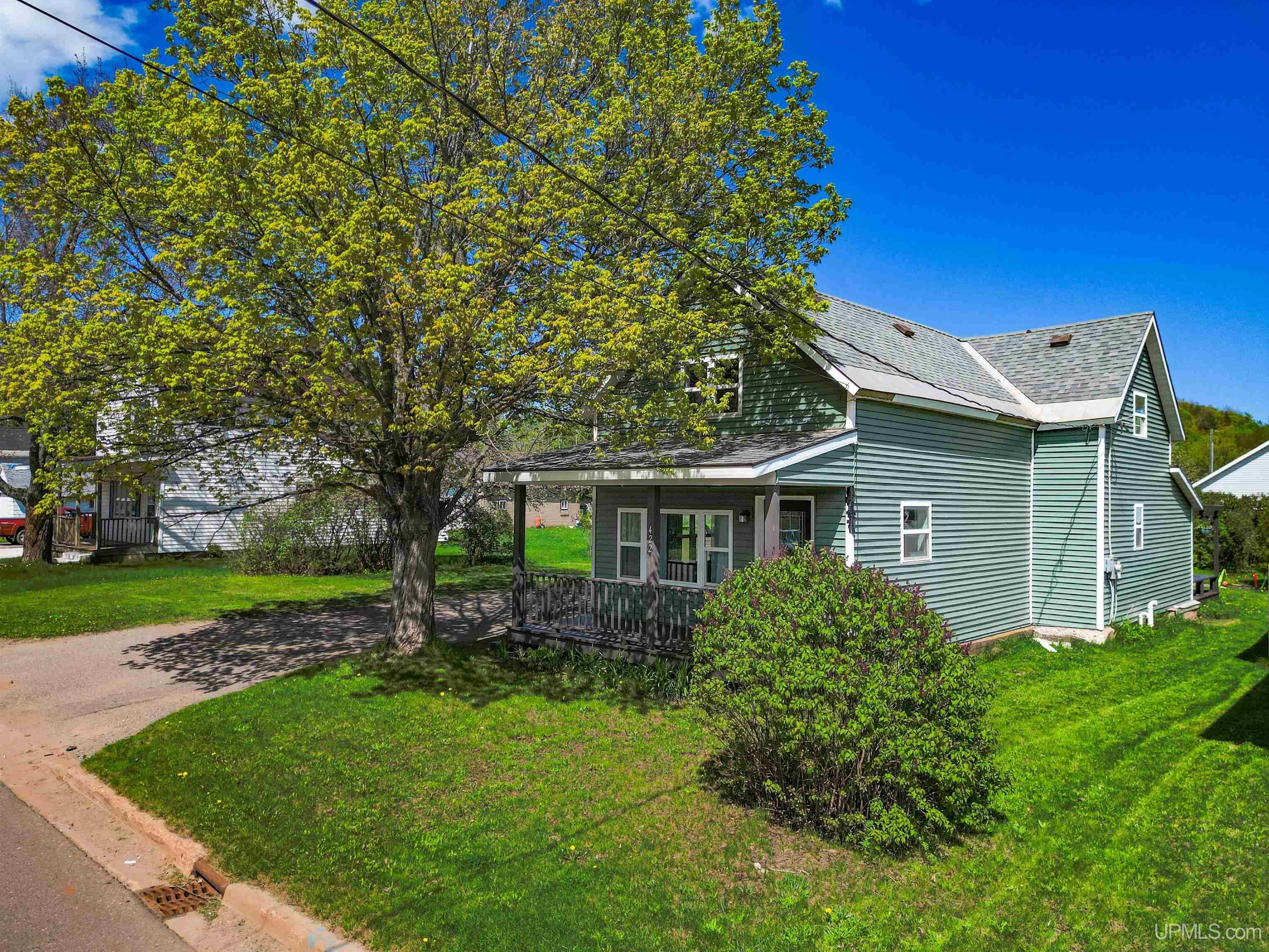 422 Washington Street  Ishpeming MI 49849 photo