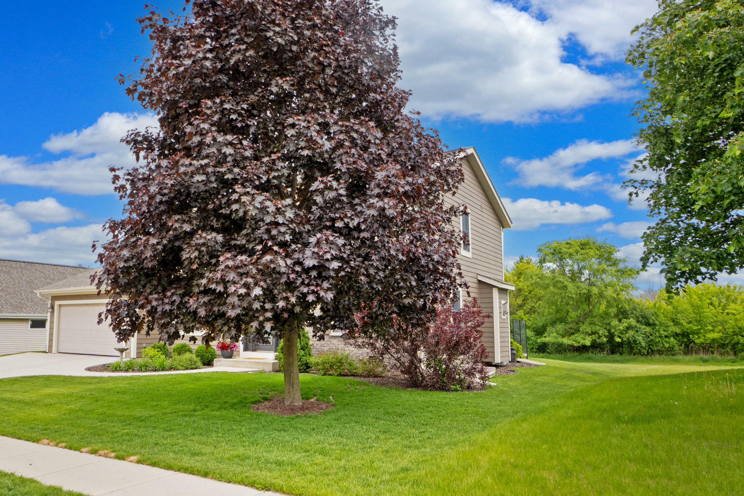 Property Photo: 371 Thurow Dr WI 53066