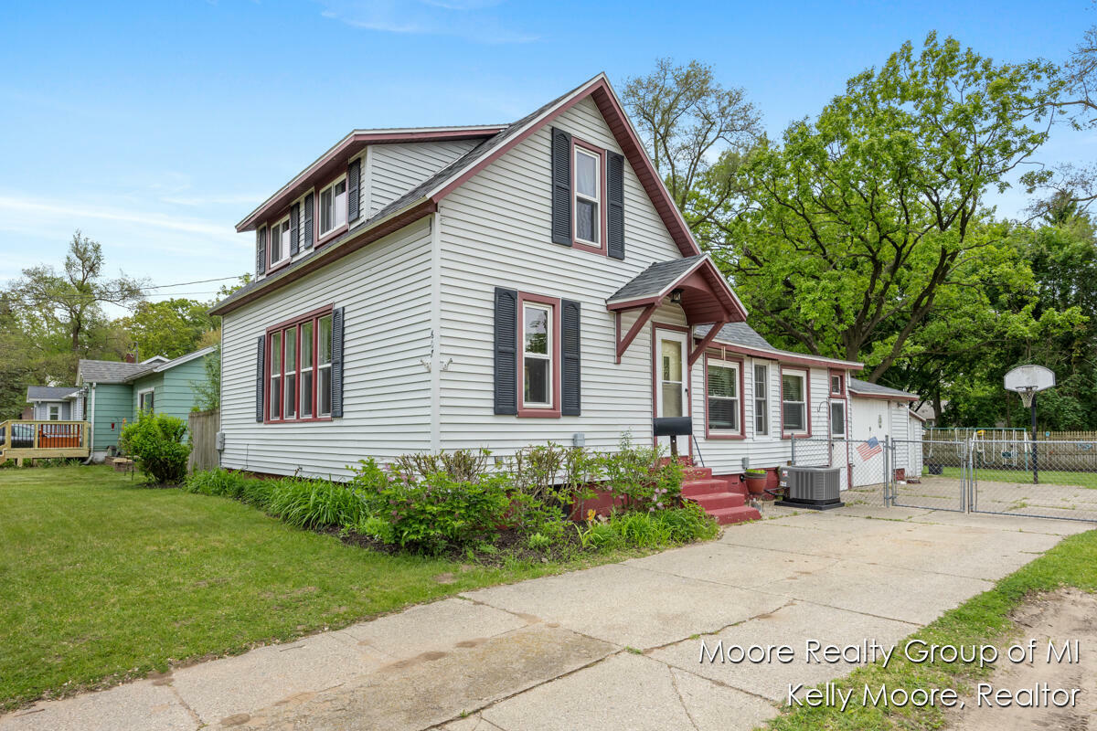 Property Photo: 607 E Coffren Street MI 48838