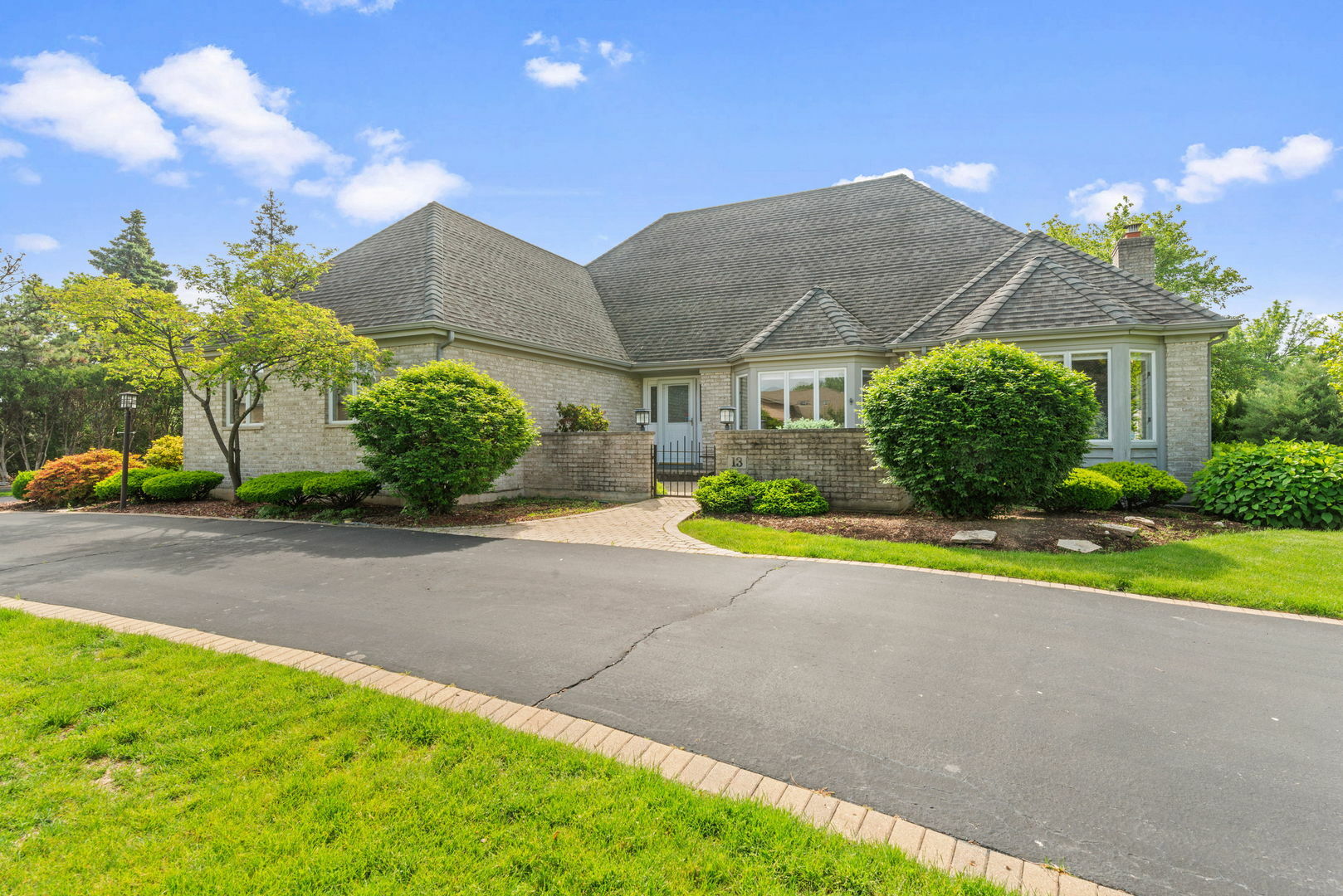 13 Glenoble Court  Oak Brook IL 60523 photo