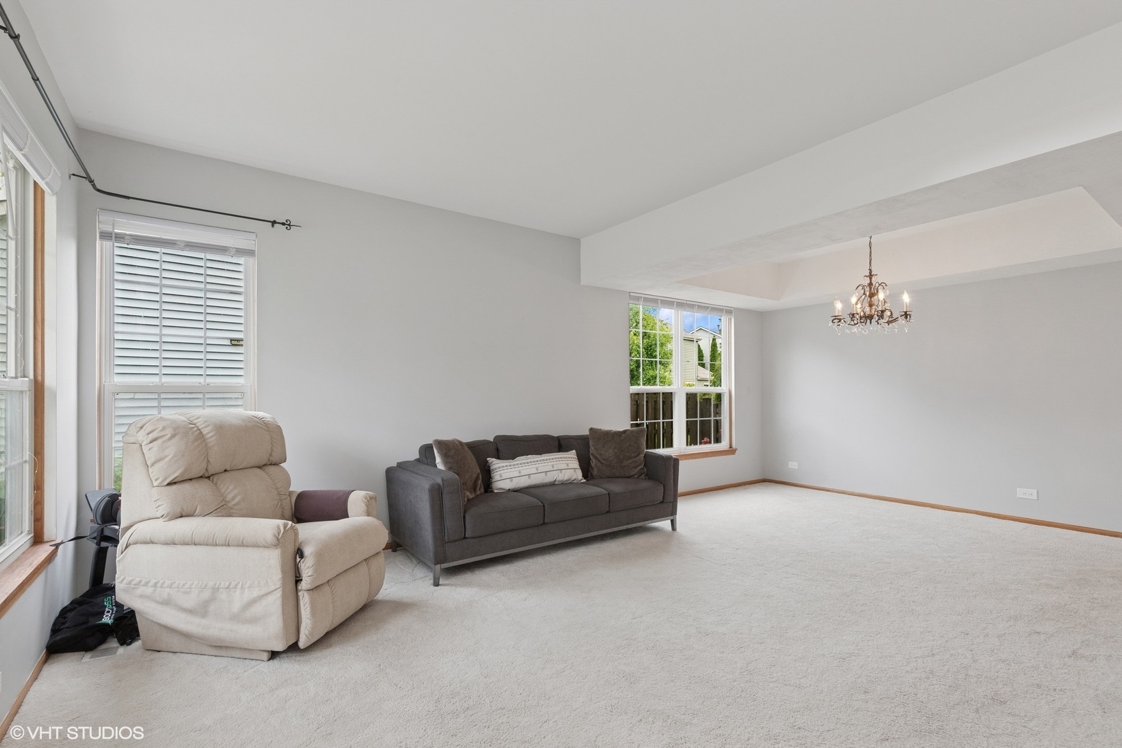 Property Photo: 811 Cambridge Drive IL 60030