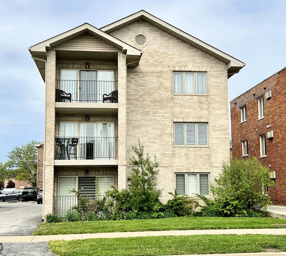 Property Photo: 10620 Central Avenue 2B IL 60415