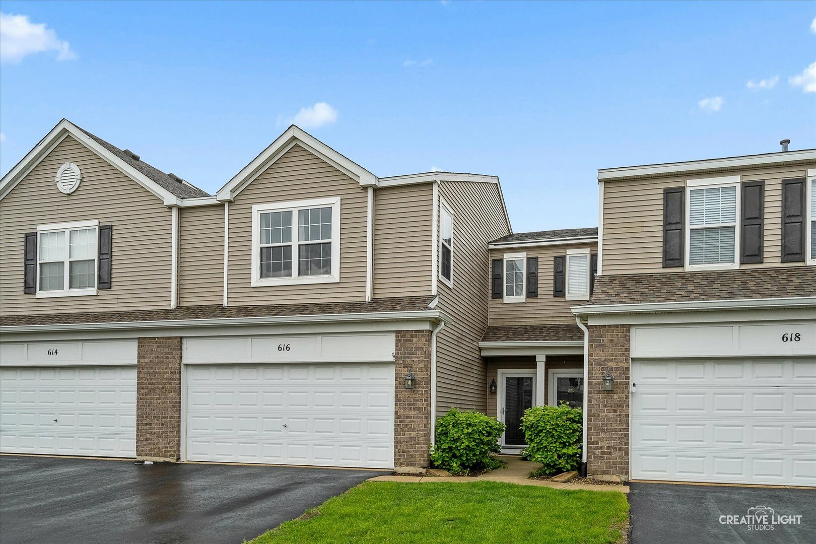 Property Photo: 616 Springbrook Trail N IL 60543