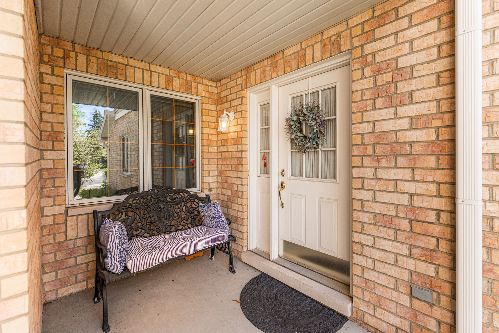 Property Photo: 1607 Park Ridge Point IL 60068