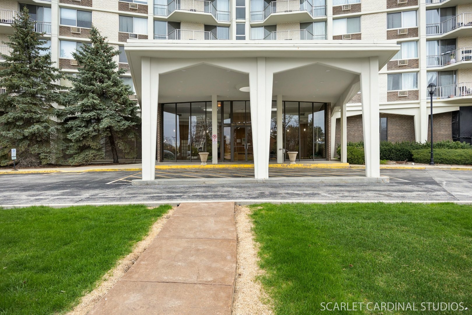 Property Photo: 40 N Tower Road 5B IL 60523
