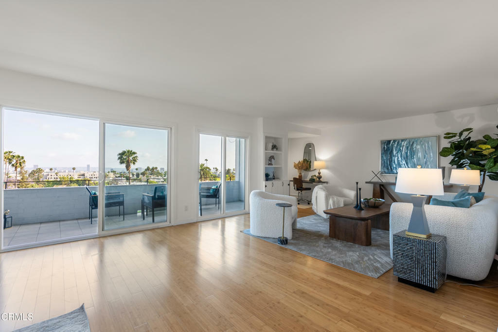 Property Photo: 7560 Hollywood Boulevard 409 CA 90046