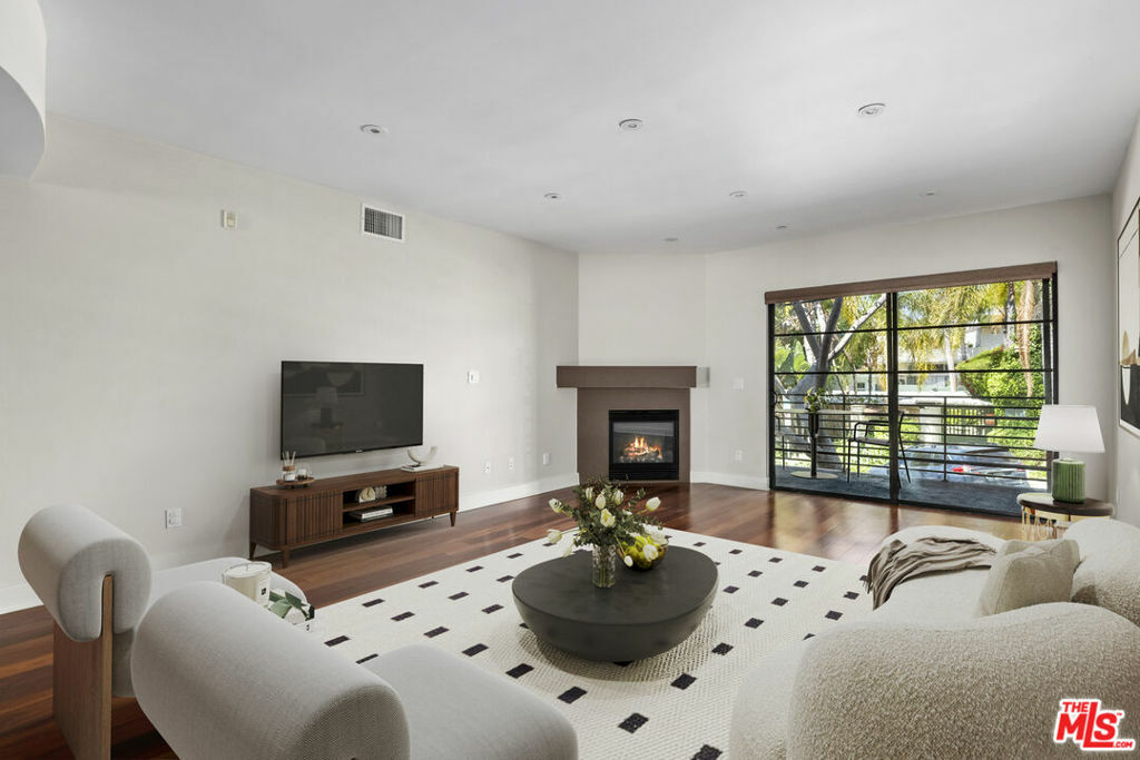 Property Photo: 8788 Shoreham Drive 23 CA 90069