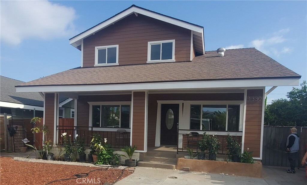 Property Photo:  1330 W 48th Street  CA 90037 
