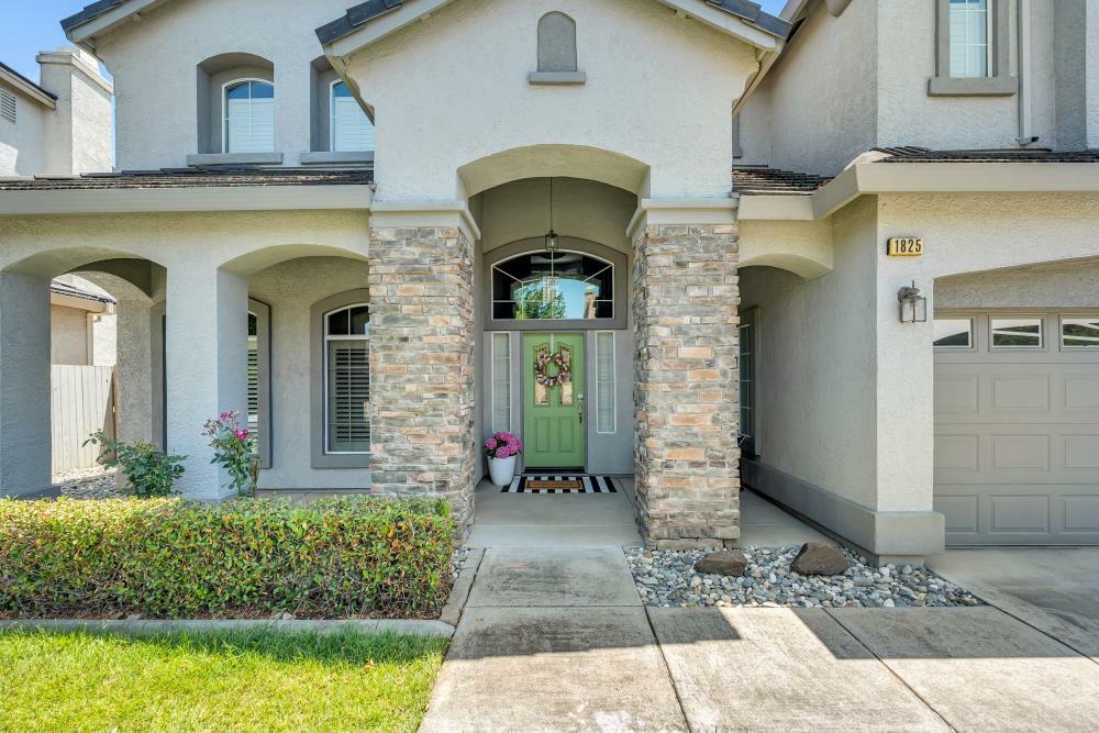 Property Photo: 1825 Cymbeline Street CA 95747
