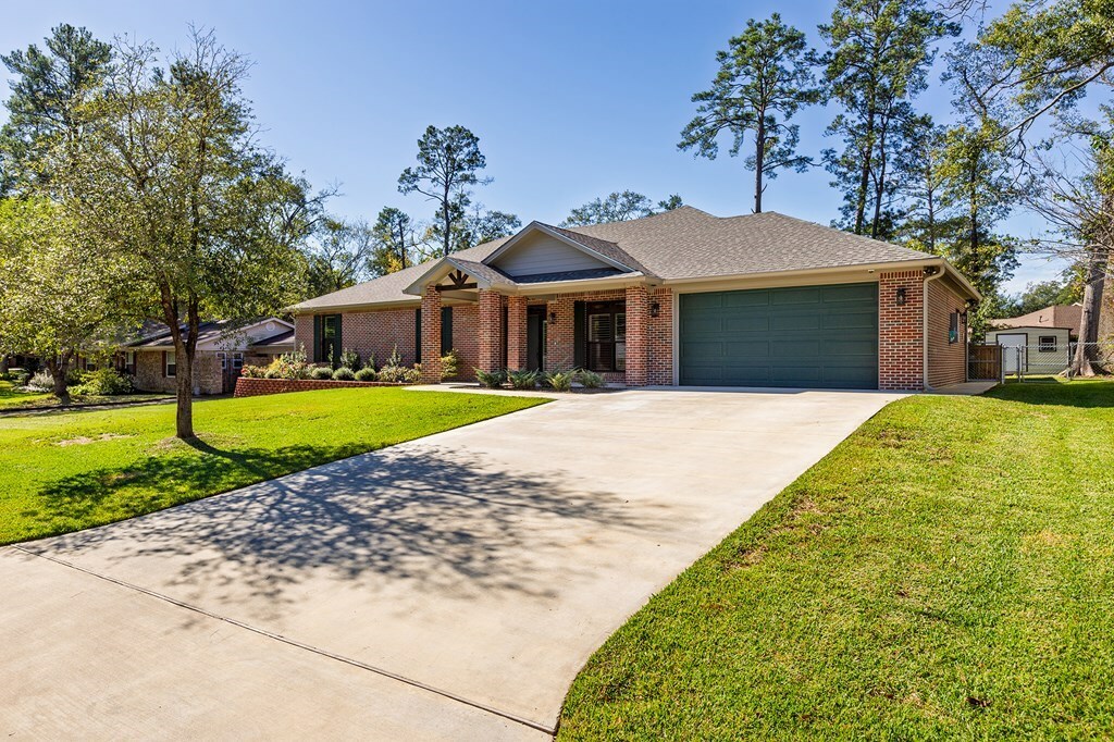 Property Photo: 1308 Walnut Bend TX 75904