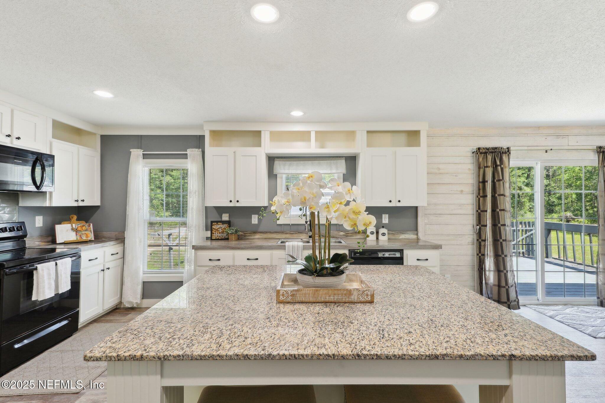 Property Photo: 335 Heartland Trail FL 32234