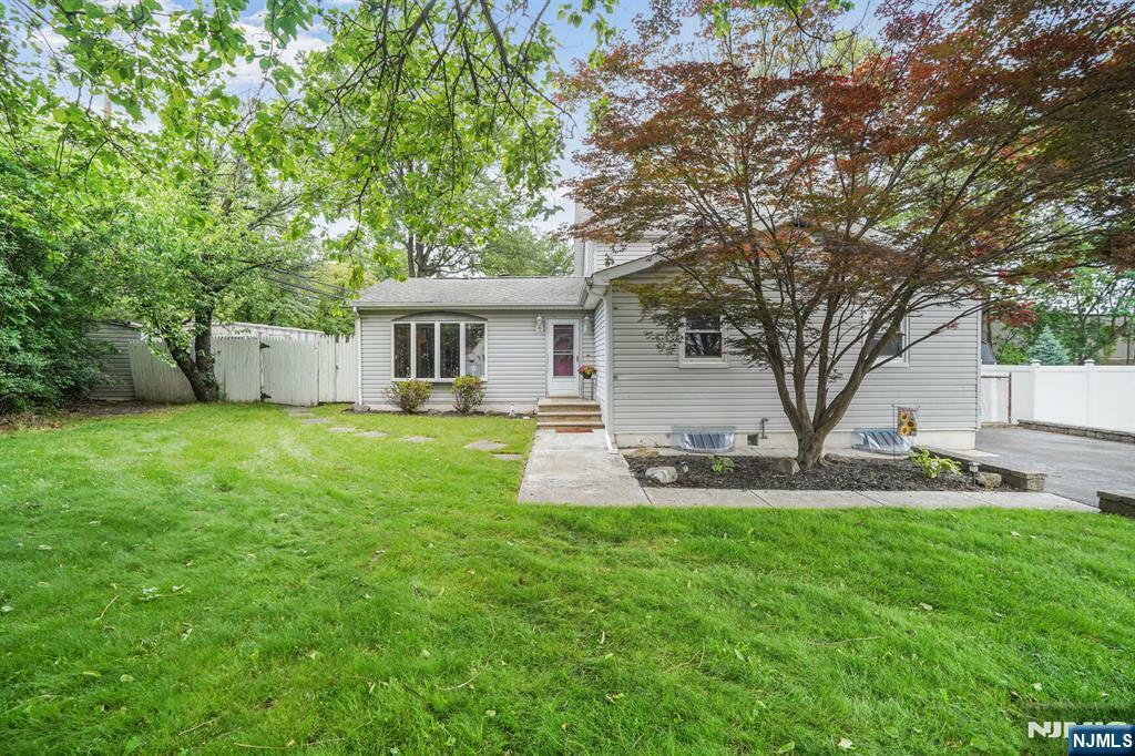 80 Erie  Saddle Brook NJ 07663 photo